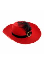 Красная шляпа мушкетера с пером
