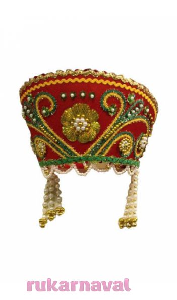 Красный круглый кокошник